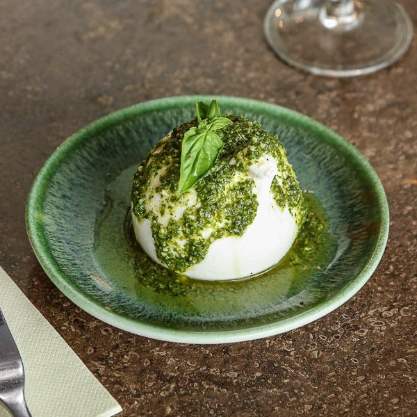 Assiette de burrata et pesto vert